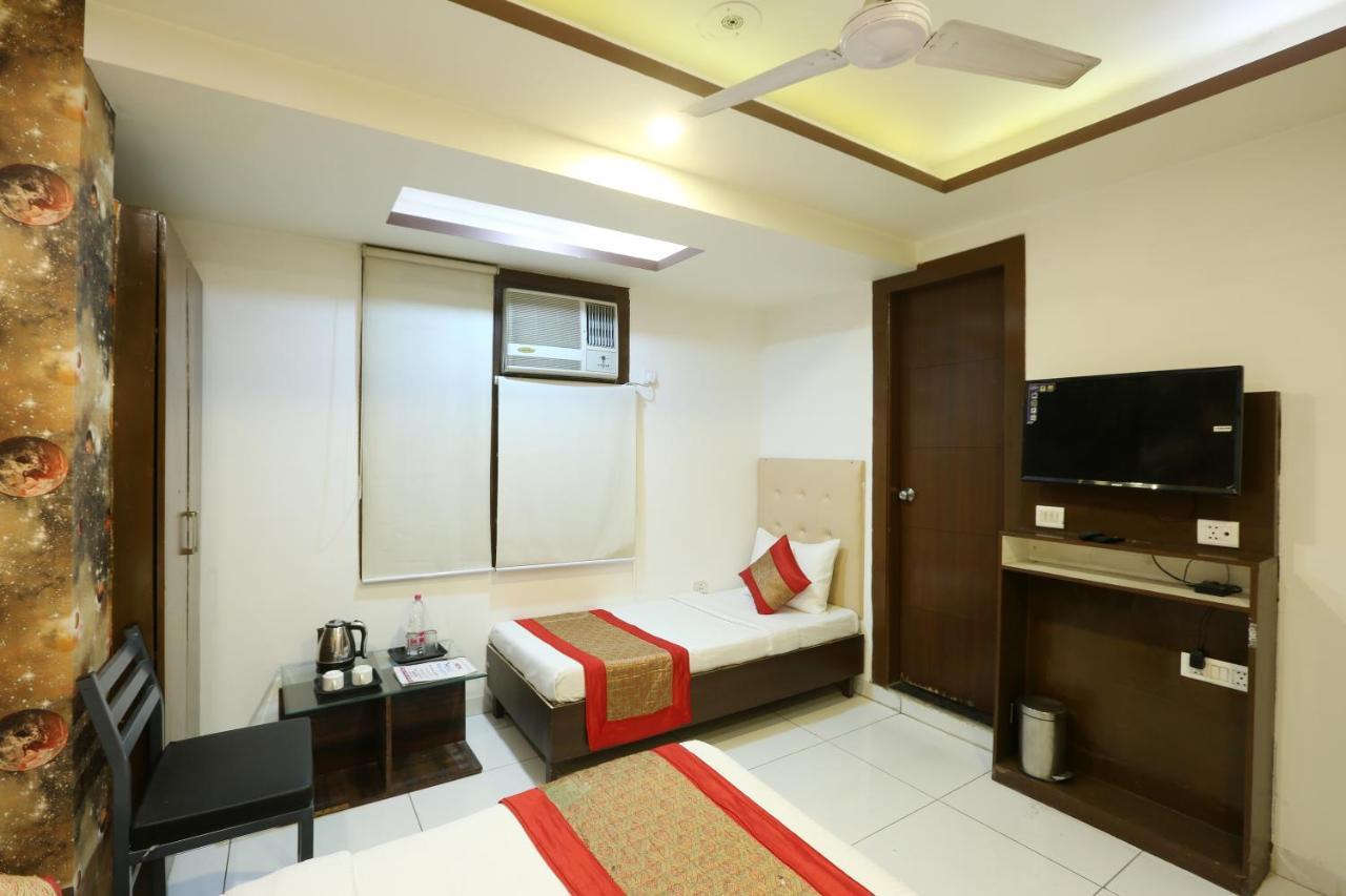 Melfort * New Delhi